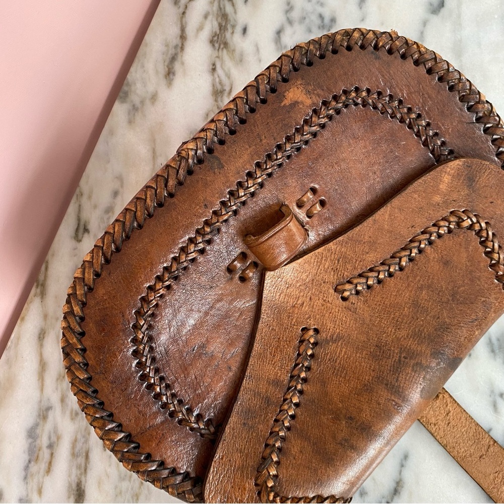 Handcrafted Vintage Brown Leather Saddle Crossbody Bag - Picture 2 of 10